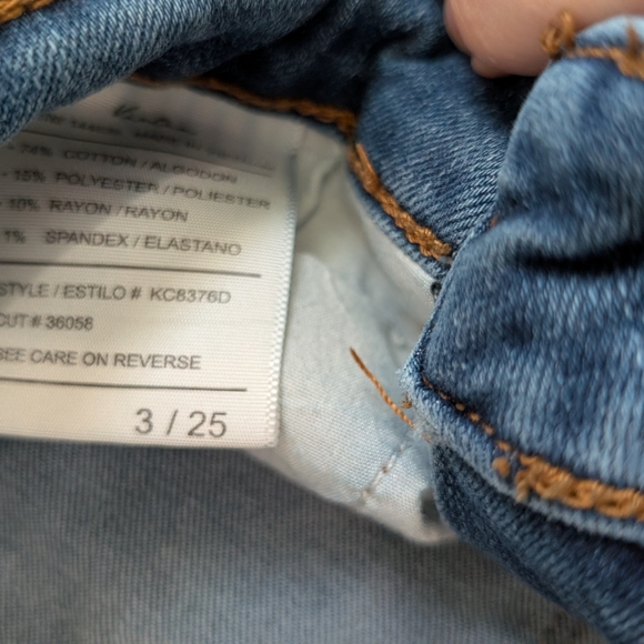 Classic Blue Women's Jeans - Picture 7 of 10